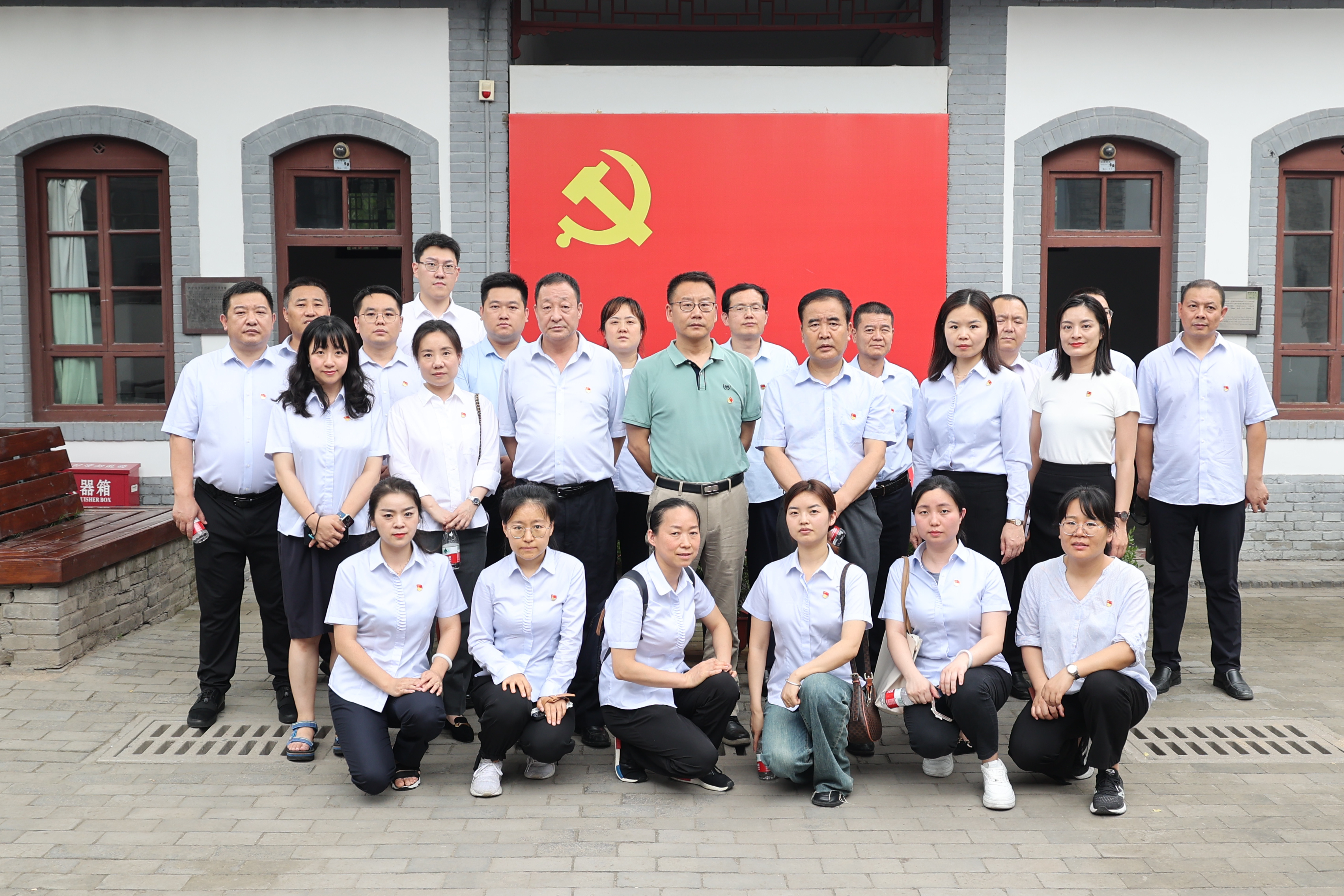 公司黨委組織開展“學(xué)黨章、悟思想、強(qiáng)黨性、  善作為”主題黨日活動(dòng)